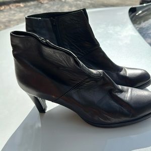 Stuart Weitzman size 12 black booties